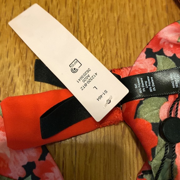 Hard to hind for love and lemons satin bra and thong set red roses 🌹 - Picture 8 of 8